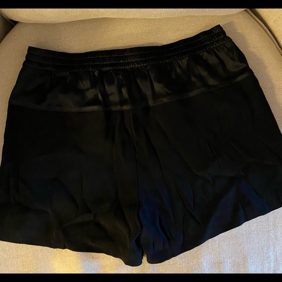 Vince Women’s Black Drop-yoke Boxer Shorts in Size Small - Picture 5 of 6